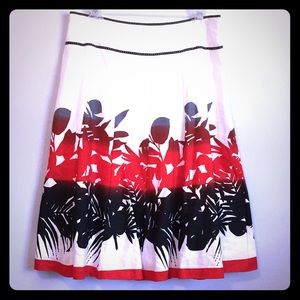 A line printed skirt